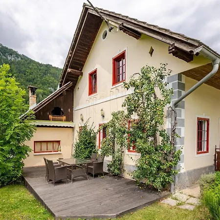 Bela Luna - Charming Garden Near Bled * Bohinjska Bela