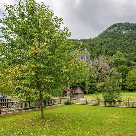 Bela Luna - Charming Garden Near Bled Prázdninový dům *
