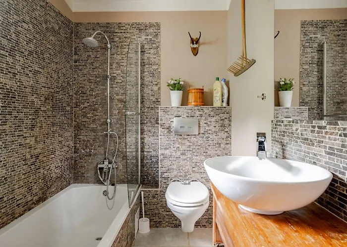 Bela Luna - Charming Garden Near Bled بيت للعطل *